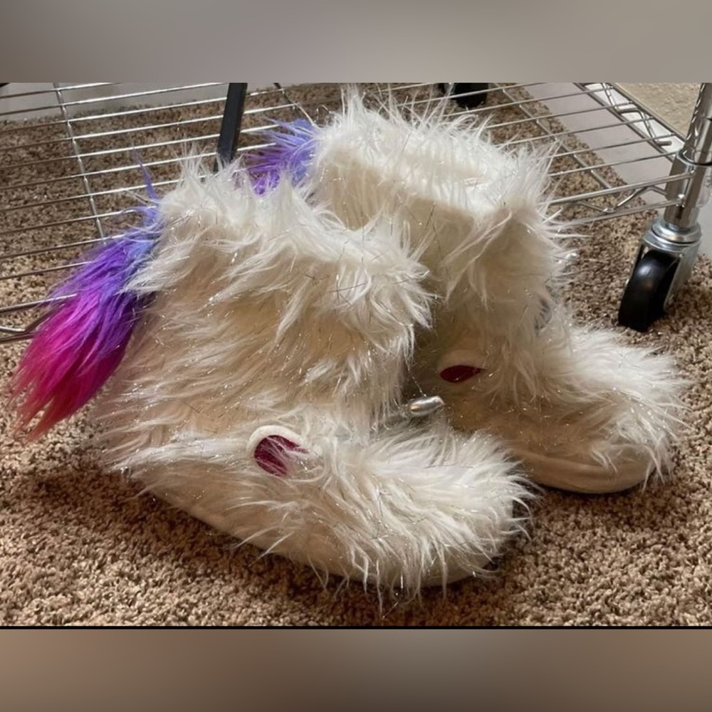 Justice White Unicorn Slippers Size 6/7